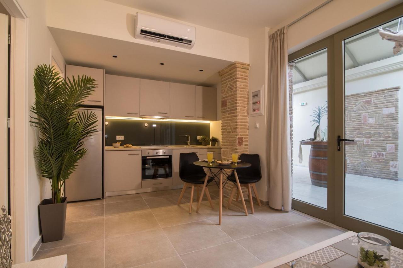 Lodge Modern Apartments, In Kalamaki Centre ภายนอก รูปภาพ